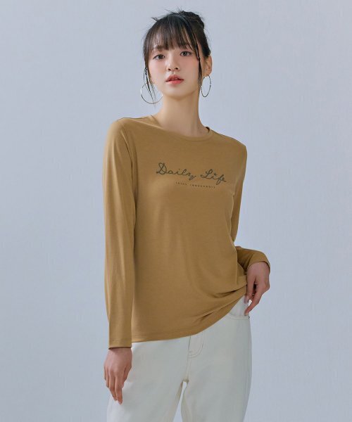 CHASECULT(チェイスカルト)の「レディースレタリングベーシックTシャツ-CEZG5151B0X(Tシャツ/カットソー・レディース・Beige・85/95/90)」の1枚目の写真