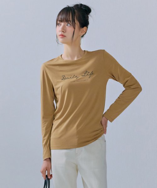 CHASECULT(チェイスカルト)の「レディースレタリングベーシックTシャツ-CEZG5151B0X(Tシャツ/カットソー・レディース・Beige・85/95/90)」の2枚目の写真