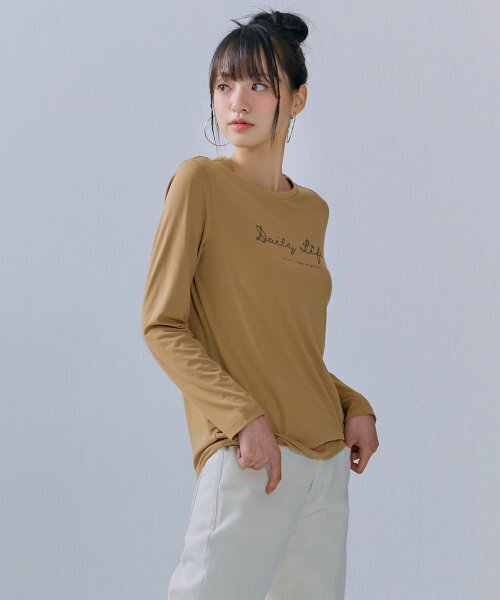 CHASECULT(チェイスカルト)の「レディースレタリングベーシックTシャツ-CEZG5151B0X(Tシャツ/カットソー・レディース・Beige・85/95/90)」の3枚目の写真
