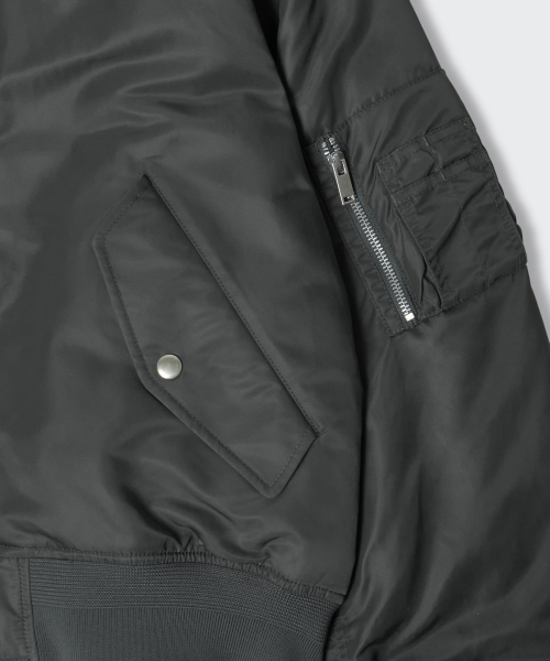 MUSINSA STANDARD（ムシンサスタンダード）の「ショート MA-1 ボンバージャケット [ダークグレー]（ブルゾン・メンズ・その他・MEDIUM/LARGE/X-LARGE/XX-LARGE）」の6枚目の写真