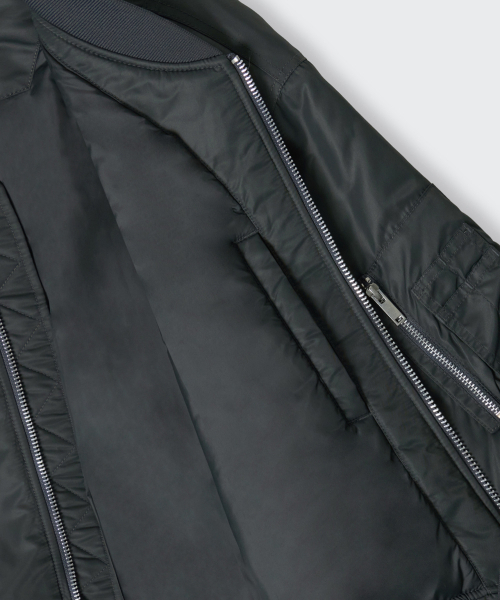 MUSINSA STANDARD（ムシンサスタンダード）の「ショート MA-1 ボンバージャケット [ダークグレー]（ブルゾン・メンズ・その他・MEDIUM/LARGE/X-LARGE/XX-LARGE）」の8枚目の写真