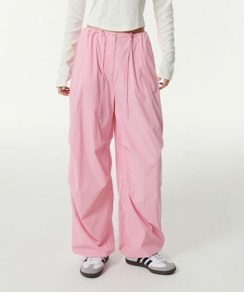 MUSINSA STANDARD WOMAN（ムシンサスタンダードウーマン）の「ウィメンズパラシュートパンツ[ピンク]（スウェットパンツ・レディース・その他・30/24/26/28/22）」の2枚目の写真