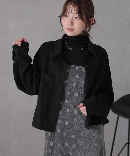 Lace Ladies（レースレディース）の「ダブルポケット 裾ドロスト ショート シャツ ジャケット（ブルゾン・レディース・グレイッシュベージュ/チャコールグレー/ブラック・FREE）」の4枚目の写真