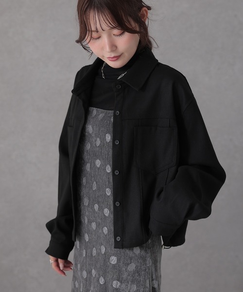 Lace Ladies（レースレディース）の「ダブルポケット 裾ドロスト ショート シャツ ジャケット（ブルゾン・レディース・グレイッシュベージュ/チャコールグレー/ブラック・FREE）」の6枚目の写真