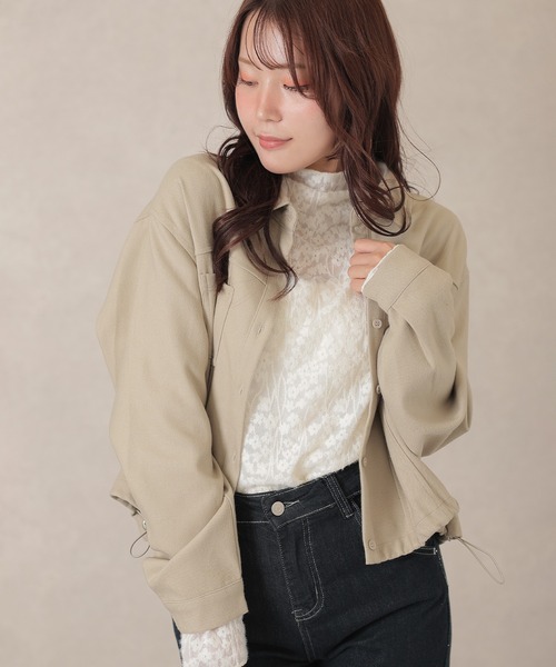 Lace Ladies（レースレディース）の「ダブルポケット 裾ドロスト ショート シャツ ジャケット（ブルゾン・レディース・グレイッシュベージュ/チャコールグレー/ブラック・FREE）」の12枚目の写真