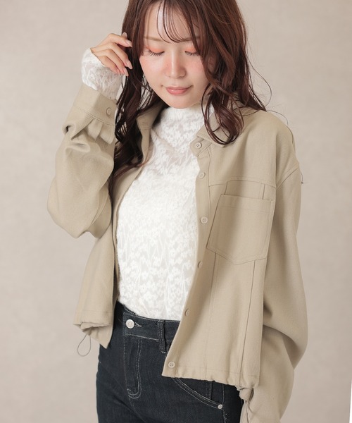Lace Ladies（レースレディース）の「ダブルポケット 裾ドロスト ショート シャツ ジャケット（ブルゾン・レディース・グレイッシュベージュ/チャコールグレー/ブラック・FREE）」の14枚目の写真