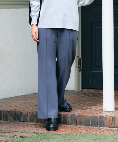 Right-on(ライトオン)の「【親子でお揃い】【HONEYSUCKLE ROSE】裏起毛ジョーゼットフレアパンツ (スタイルアップ / 楽ちんデザイン )(その他パンツ・レディース・ブルー/ブラウン/ブラック・S/M/L)」の4枚目の写真