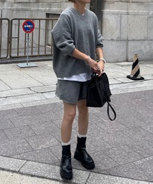 ISOOK（アイスー）の「Vネックニットセットアップ(chiica select) / ２点セット セーター 長袖 オーバーサイズ ビックシルエット ルーズ ショートパンツ ニットパンツ グレー ブラック 黒 無地（セットアップ）」