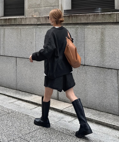 防風　裏地付き　ニット　セットアップ　ブラック　サイズS 新品タグ付　秋冬 セール】Vネックニットセットアップ(chiica select) / 2点セット