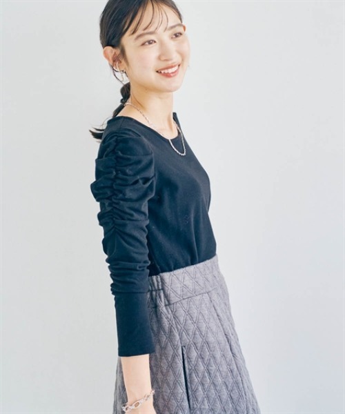 nissen(ニッセン)の「ショルダーギャザートップス(Tシャツ/カットソー・レディース・ブラック×ホワイト/ブラック/グレイッシュベージュ/オフホワイト・M/LL/S/L)」の6枚目の写真