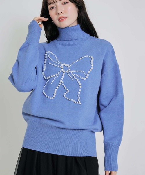 PICCIN PERLA(ピッチンペルラ)の「リボンパールタートルネックセーター(ニット/セーター・レディース・オフホワイト/ブラック/サックスブルー・M)」の3枚目の写真