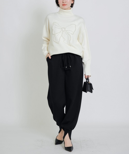 PICCIN PERLA(ピッチンペルラ)の「リボンパールタートルネックセーター(ニット/セーター・レディース・オフホワイト/ブラック/サックスブルー・M)」の21枚目の写真