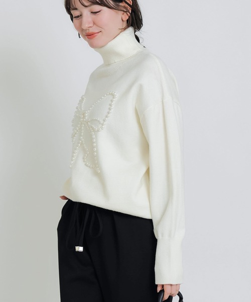 PICCIN PERLA(ピッチンペルラ)の「リボンパールタートルネックセーター(ニット/セーター・レディース・オフホワイト/ブラック/サックスブルー・M)」の18枚目の写真