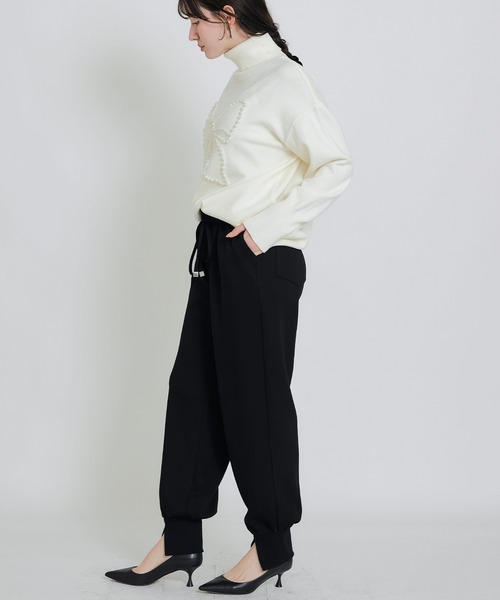 PICCIN PERLA(ピッチンペルラ)の「リボンパールタートルネックセーター(ニット/セーター・レディース・オフホワイト/ブラック/サックスブルー・M)」の22枚目の写真