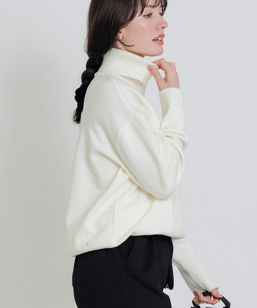 PICCIN PERLA(ピッチンペルラ)の「リボンパールタートルネックセーター(ニット/セーター・レディース・オフホワイト/ブラック/サックスブルー・M)」の20枚目の写真