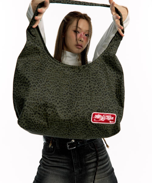 KASHIKO(カシコ)の「Leopard Print Shoulder Bag Khaki(ショルダーバッグ・レディース・その他・FREE)」の2枚目の写真