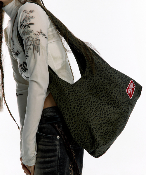 KASHIKO(カシコ)の「Leopard Print Shoulder Bag Khaki(ショルダーバッグ・レディース・その他・FREE)」の4枚目の写真