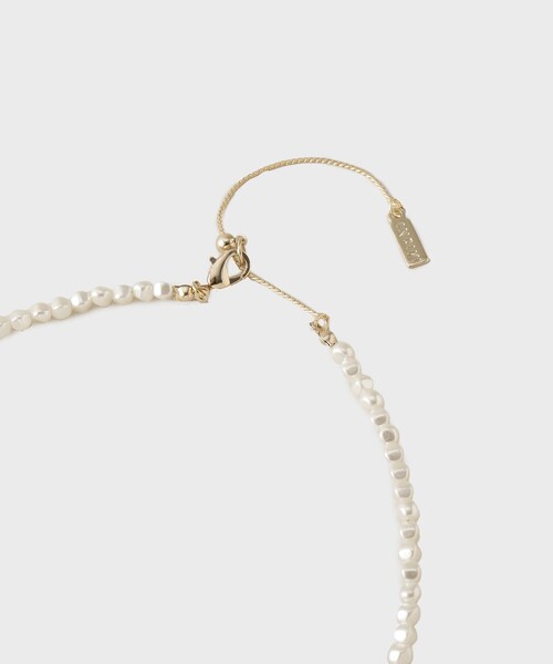 INDIVI（インディヴィ）の「ランダムパール調ネックレス（ネックレス・レディース・ゴールド・00）」の2枚目の写真