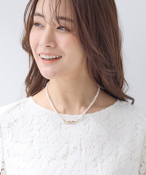 INDIVI（インディヴィ）の「ランダムパール調ネックレス（ネックレス・レディース・ゴールド・00）」の4枚目の写真