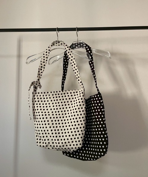 AMAIL(アマイル)の「Dot Tote Bag(トートバッグ・レディース・アイボリー/ブラック・FREE)」の7枚目の写真