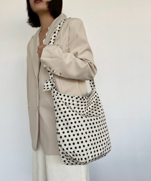 AMAIL(アマイル)の「Dot Tote Bag(トートバッグ・レディース・アイボリー/ブラック・FREE)」の3枚目の写真
