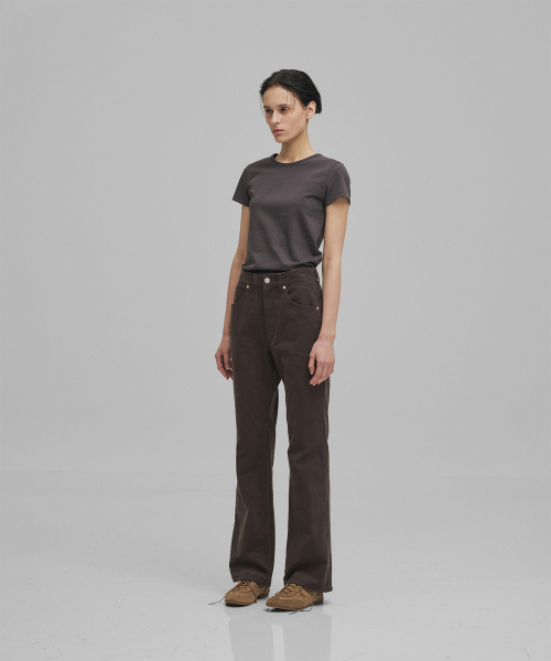 ANOTHER OFFICE WOMEN(アナザー オフィス ウーマン)の「w. Light Corduroy Bootcut Pants (Charcoal Brown)(その他パンツ・レディース・その他・36/34)」の2枚目の写真