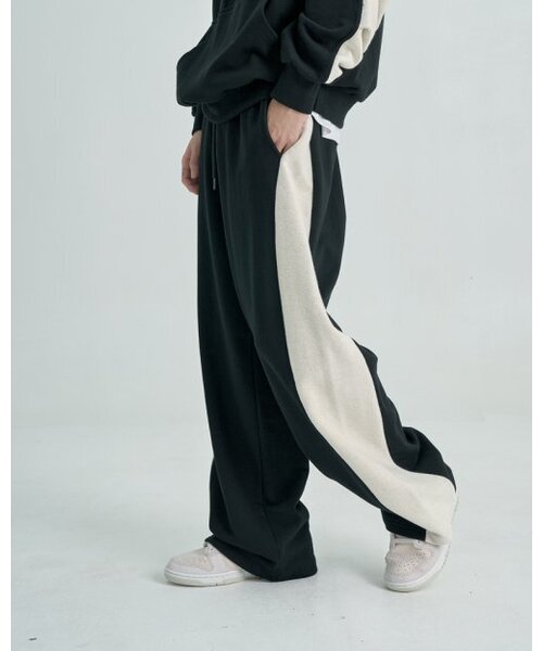 INEXCIS(イネクシス)の「Reverse Pleat Wide Pants (Black)(スウェットパンツ・メンズ・その他・FREE)」の1枚目の写真