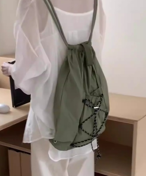 SHEPP(シープ)の「【A4収納可能】ナイロン ドローコード ナップサック(バックパック/リュック・レディース・グレー/アイボリー/カーキ/ブラック/ベージュ・F)」の5枚目の写真