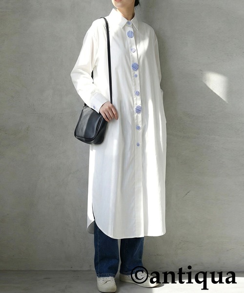 antiqua(アンティカ)の「デザインボタン シャツワンピース(シャツワンピース・レディース・ブラック/ホワイト・ONESIZE)」の4枚目の写真