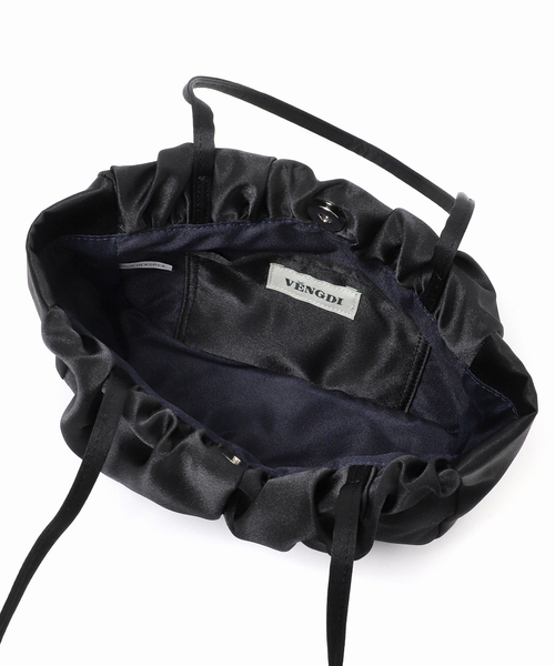 U by SPICK&SPAN（ユーバイスピックアンドスパン）の「【VENGDI / ベンディ】サテントート（ショルダーバッグ・レディース・ブラック/ブルー・FREE）」の8枚目の写真