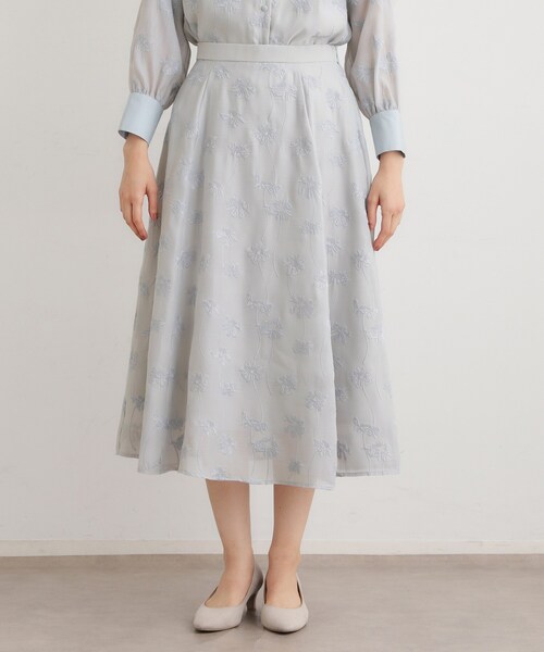 LAURA ASHLEY(ローラアシュレイ)の「【セットアップ可】ランズウィック柄 刺繍フレアスカート(スカート・レディース・サックスブルー系/ブラック系・38/40)」の10枚目の写真