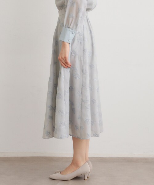 LAURA ASHLEY(ローラアシュレイ)の「【セットアップ可】ランズウィック柄 刺繍フレアスカート(スカート・レディース・サックスブルー系/ブラック系・38/40)」の9枚目の写真
