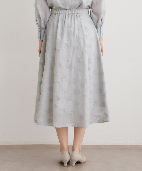 LAURA ASHLEY(ローラアシュレイ)の「【セットアップ可】ランズウィック柄 刺繍フレアスカート(スカート・レディース・サックスブルー系/ブラック系・38/40)」の8枚目の写真