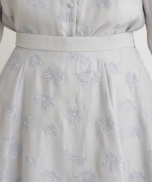 LAURA ASHLEY(ローラアシュレイ)の「【セットアップ可】ランズウィック柄 刺繍フレアスカート(スカート・レディース・サックスブルー系/ブラック系・38/40)」の7枚目の写真