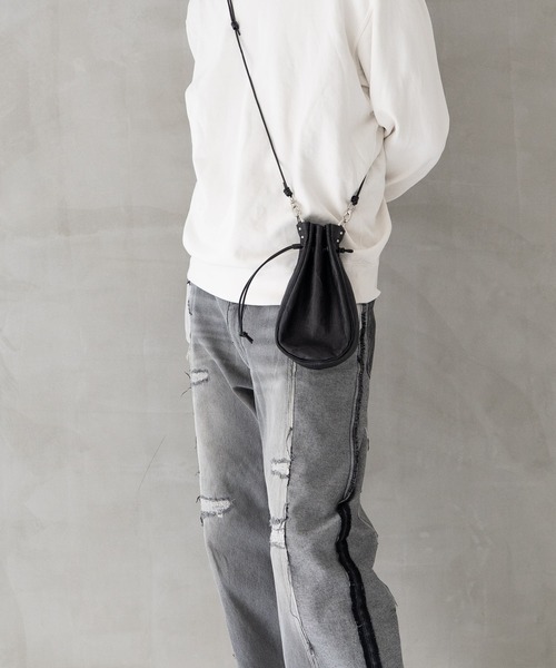 Senti(センティ)の「Dyneema Leather MEDICINE BAG M / 超軽量ダイニーマレザー メディスンバッグ M(ショルダーバッグ・メンズ・ブラック/ブラック系その他・FREE)」の1枚目の写真