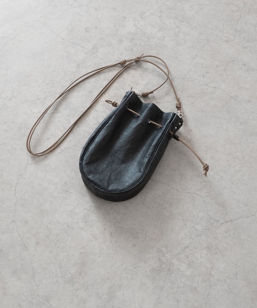 Senti(センティ)の「Dyneema Leather MEDICINE BAG M / 超軽量ダイニーマレザー メディスンバッグ M(ショルダーバッグ・メンズ・ブラック/ブラック系その他・FREE)」の9枚目の写真