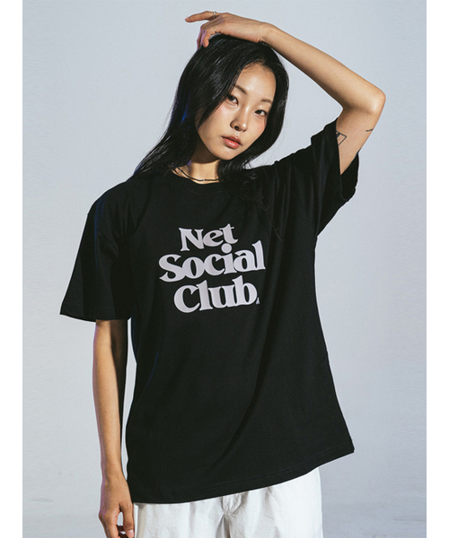 NET SOCIAL CLUB(ネットソーシャルクラブ)の「ビビッド OG ロゴ 半袖Tシャツ (ブラック)(Tシャツ/カットソー・レディース・ブラック・L/M/S/XL)」の1枚目の写真