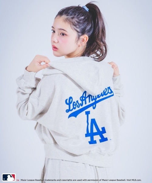 repipi armario(レピピ アルマリオ)の「【MLB】ZIPアップフーディ(パーカー・キッズ・アイボリー/ブラック/グレー・MEDIUM/LARGE)」の3枚目の写真