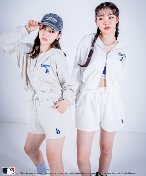 repipi armario(レピピ アルマリオ)の「【MLB】ZIPアップフーディ(パーカー・キッズ・アイボリー/ブラック/グレー・MEDIUM/LARGE)」の7枚目の写真