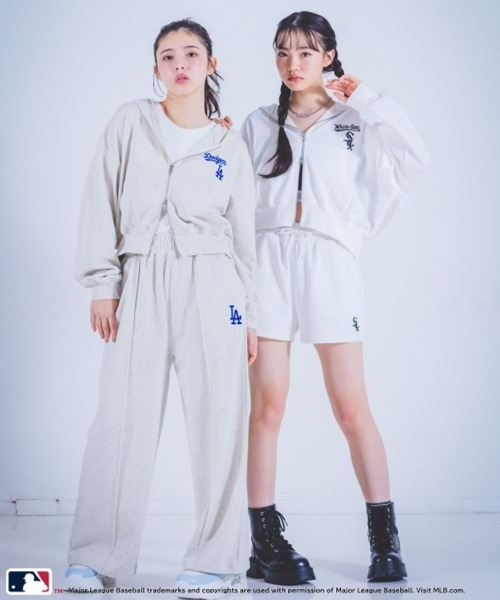 repipi armario(レピピ アルマリオ)の「【MLB】ZIPアップフーディ(パーカー・キッズ・アイボリー/ブラック/グレー・MEDIUM/LARGE)」の8枚目の写真