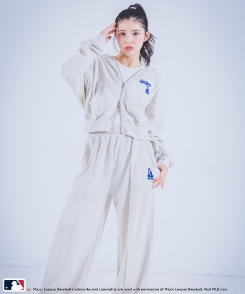 repipi armario(レピピ アルマリオ)の「【MLB】ZIPアップフーディ(パーカー・キッズ・アイボリー/ブラック/グレー・MEDIUM/LARGE)」の21枚目の写真