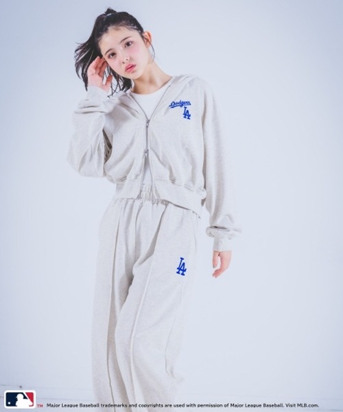 repipi armario(レピピ アルマリオ)の「【MLB】ZIPアップフーディ(パーカー・キッズ・アイボリー/ブラック/グレー・MEDIUM/LARGE)」の22枚目の写真