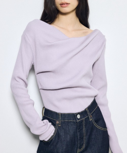 AZUL by moussy(アズールバイマウジー)の「ドレープ長袖ニットトップス(ニット/セーター・レディース・アイボリー/ブラック/シルバー/ライトパープル・FREE)」の3枚目の写真