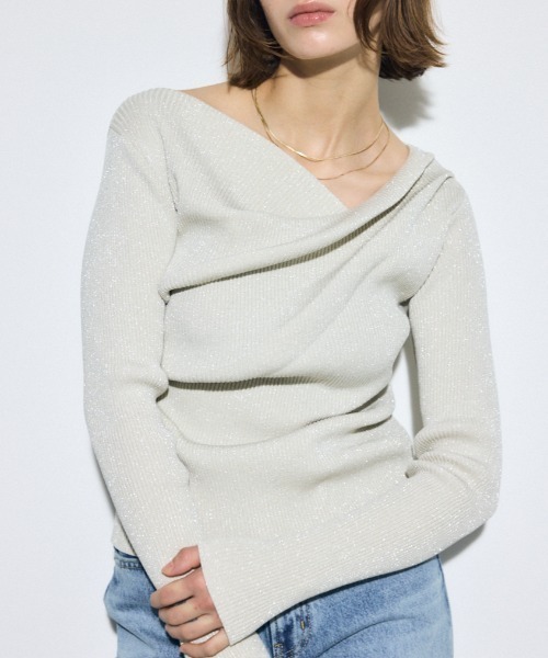 AZUL by moussy(アズールバイマウジー)の「ドレープ長袖ニットトップス(ニット/セーター・レディース・アイボリー/ブラック/シルバー/ライトパープル・FREE)」の4枚目の写真