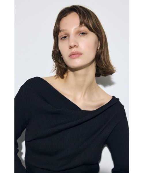 AZUL by moussy(アズールバイマウジー)の「ドレープ長袖ニットトップス(ニット/セーター・レディース・アイボリー/ブラック/シルバー/ライトパープル・FREE)」の11枚目の写真