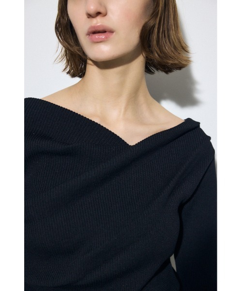 AZUL by moussy(アズールバイマウジー)の「ドレープ長袖ニットトップス(ニット/セーター・レディース・アイボリー/ブラック/シルバー/ライトパープル・FREE)」の15枚目の写真