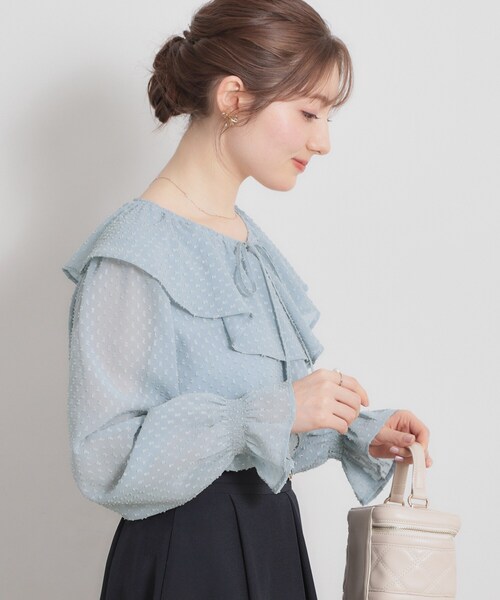 couture brooch(クチュールブローチ)の「【着映え・洗える】ラメカットドビーフリルブラウス(シャツ/ブラウス・レディース・ピンク系/ブルー/オフホワイト・42/40/38/36)」の10枚目の写真