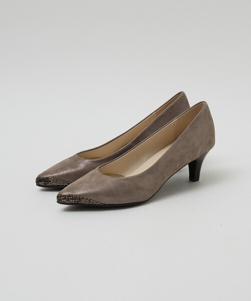 Au BANNISTER(オゥバニスター)の「【販売店舗限定】ポインテッドラインパンプス(パンプス・レディース・ブロンズ/ブラック系その他/シャンパン・36/37/38)」の1枚目の写真