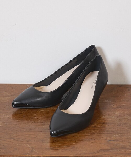Au BANNISTER（オゥバニスター）の「【販売店舗限定】ポインテッドラインパンプス（パンプス・レディース・ブロンズ/ブラック系その他/シャンパン/ブラック/ピンクゴールド・36/37/38/35/39）」の2枚目の写真