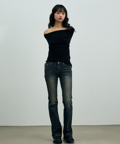 ARI（アリ）の「ELIN DRAPE OFF-SHOULDER TOP / BLACK（Tシャツ/カットソー・レディース・ブラック・FREE）」の4枚目の写真